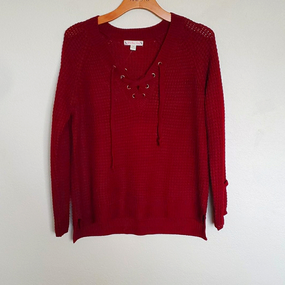 Knitted maroon sweater